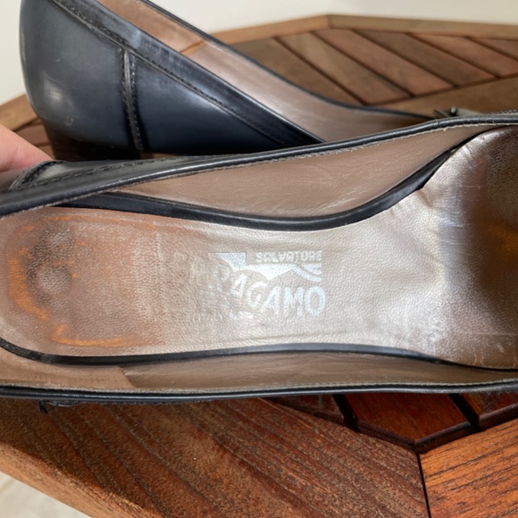 Grey Salvatore Ferragamo shoes.  Size 7 1/2 - Picture 4 of 8